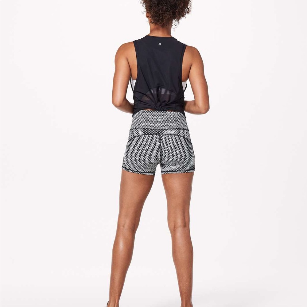 Lululemon In Movement Everlux 2.5 shorts